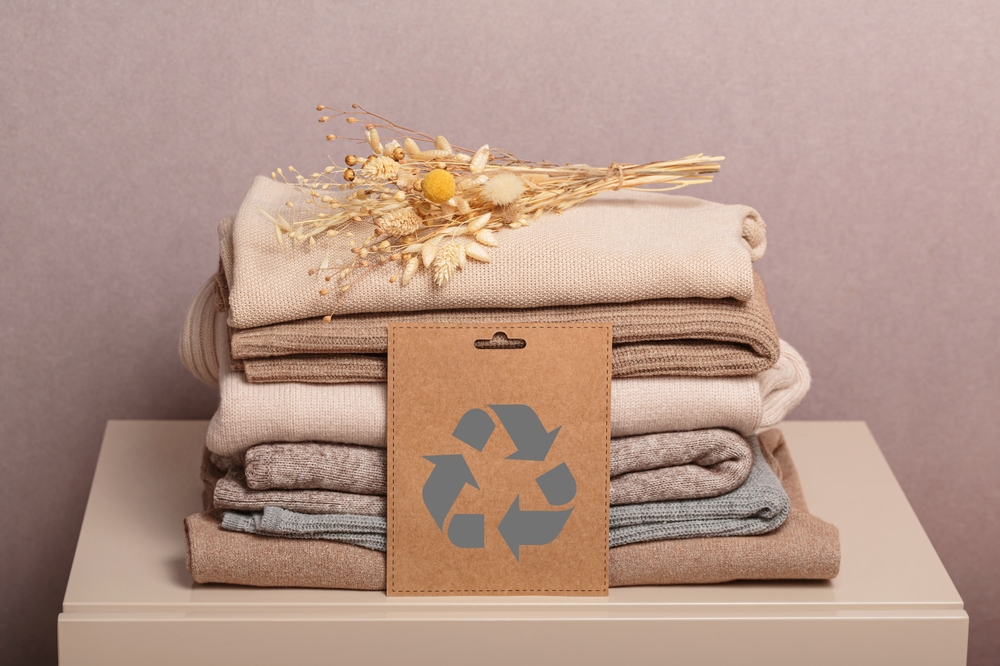 Svittlana / shutterstock.com Abmahnung: Irreführende Werbung mit Bio-Baumwolle- und Recycling-Logos