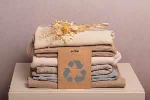 Textil-Werbung: Irreführung durch Bio- und Recycling-Logos – Achtung Abmahnung!