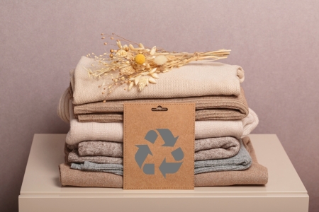 Abmahnung: Irreführende Werbung mit Bio-Baumwolle- und Recycling-Logos