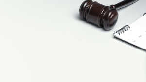 OLG Hamburg: Online-H&auml;ndler steht in Wettbewerbsverh&auml;ltnis mit Offline-H&auml;ndler