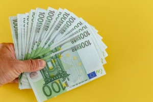 OLG Frankfurt: 500 Euro Schmerzensgeld bei falscher Übersendung des Kontoabschlusses
