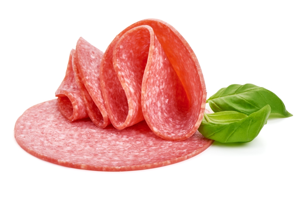 Irreführende Verpackungsangaben: "Geflügel Salami" mit Schweinespeck unzulässig